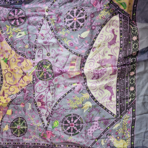 💓 Hermes Purple and Lavender Patterned Scarf - Picture 6 of 17